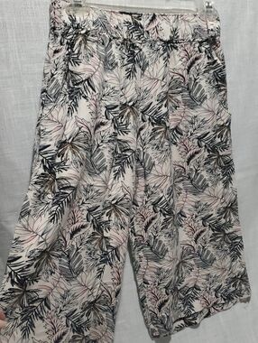 Soundstyle  Sz S Tropical Print Wide Leg Bwrmuda Shorts Black & Cream Elastic